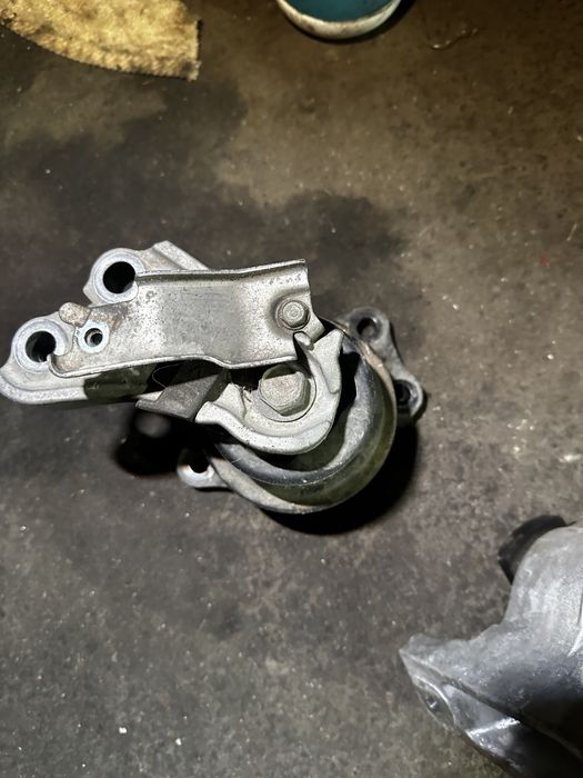 Тампон за двигател/скоростна кутия Honda Jazz Hybrid 2008г-2012г