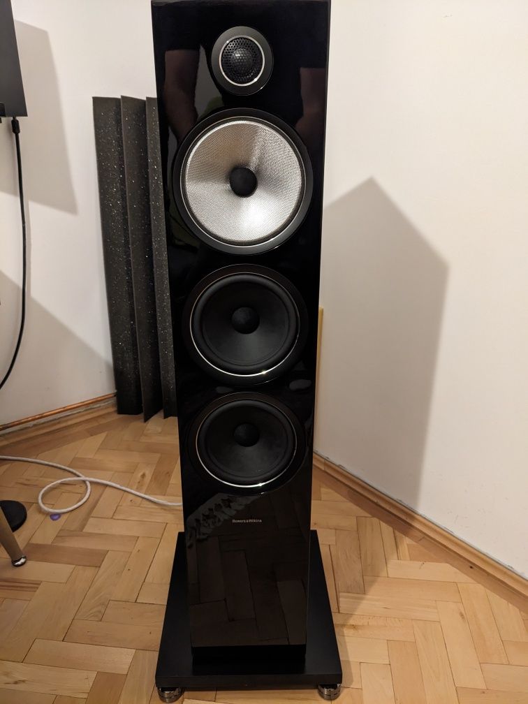 Bowers & Wilkins 703 S2