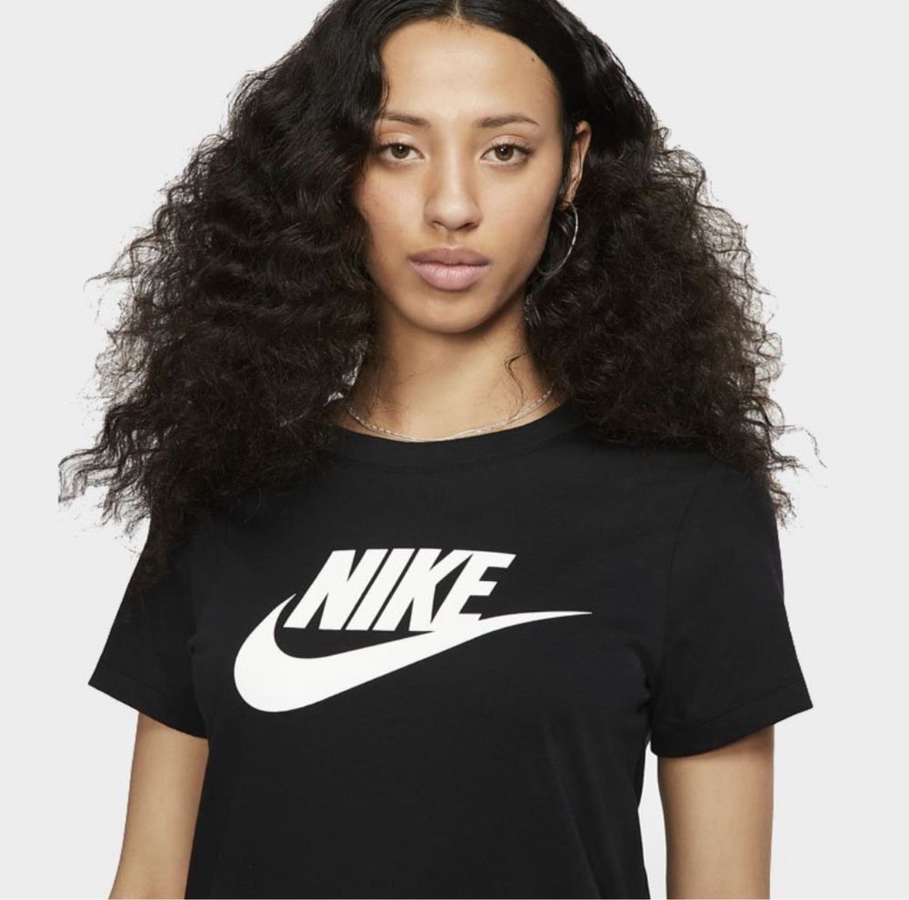 Дамска тениска NIKE SPORTSWEAR essential tee