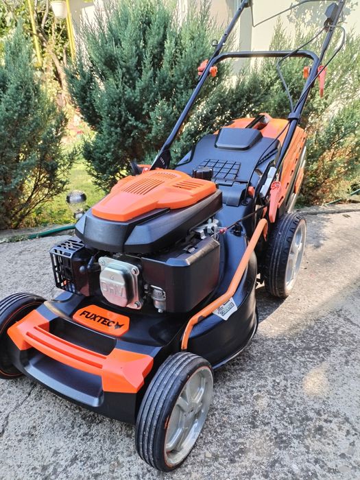 Vând mașină de tuns gazonul pe benzina adusa din Germania marca fuxtek