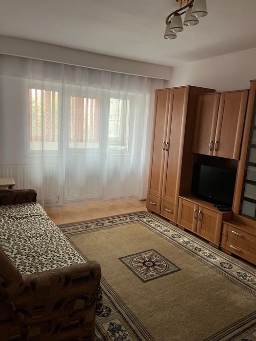 Închiriez apartament cu 3 camere