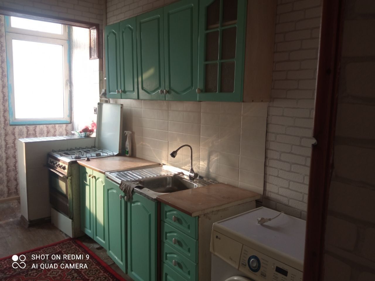 Срочно продается квартира ц-6 монумент мужества 3-комната средний 75м2
