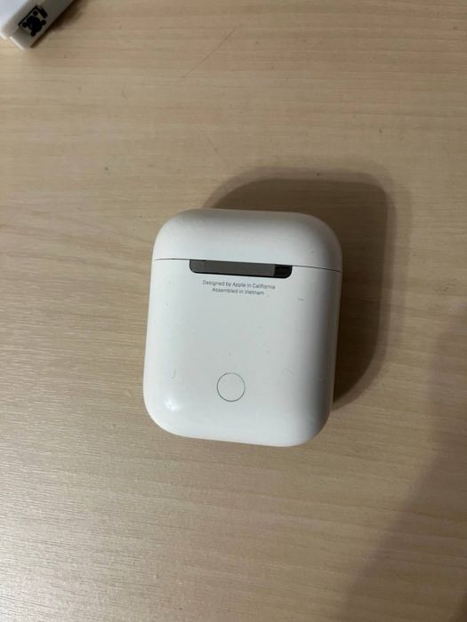 2 кейса, Airpods