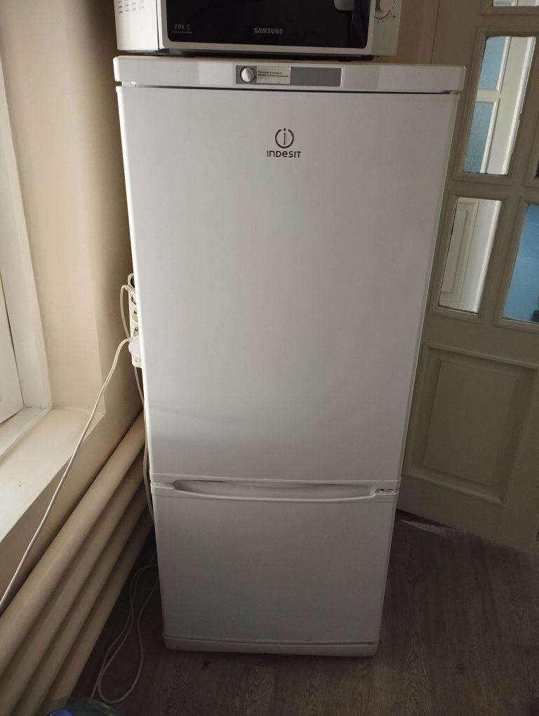 Холодильник indesit es 15