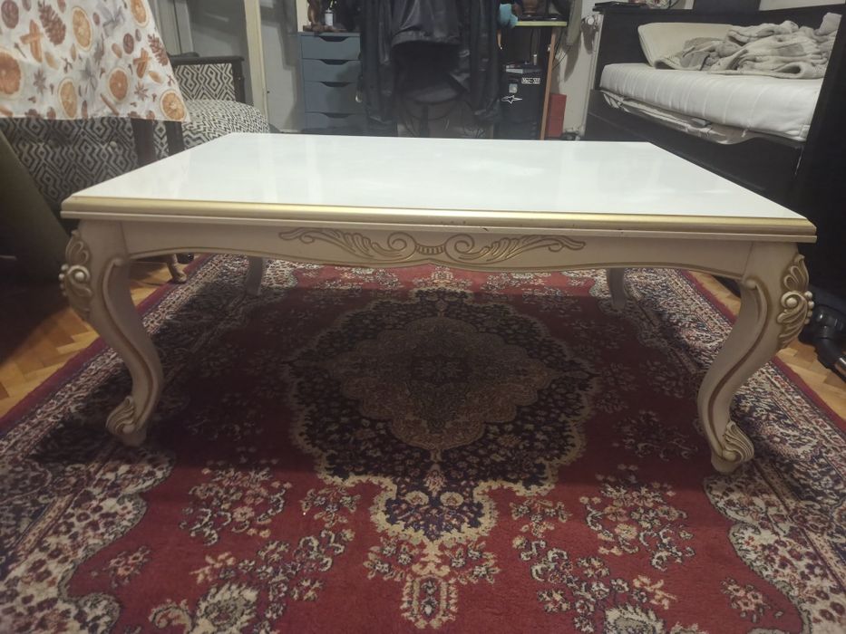 Vand Masa in stil baroc