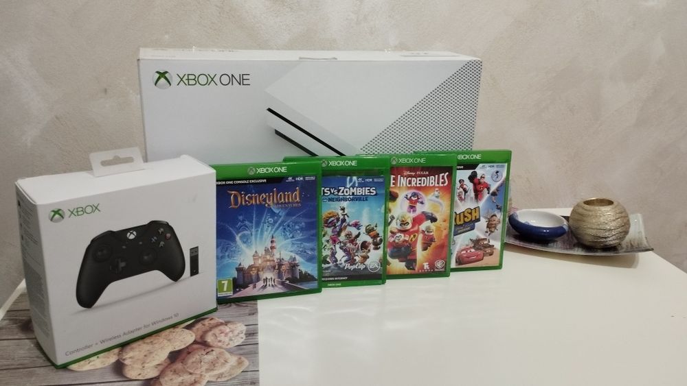 Vând schimb Xbox one s nou garanție 4 jocuri 2 controllere