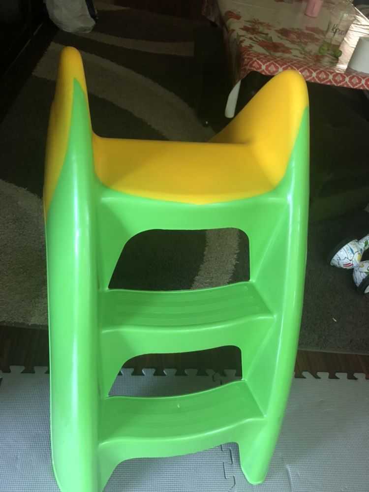 Чисто нова детска пързалка
