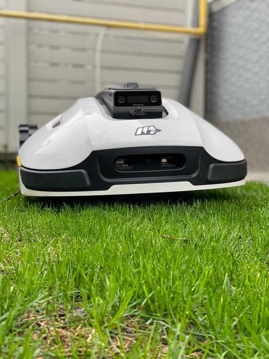 Robotu de tuns gazonul Yuka 3000 Mammotion cu garantie pana in 2028