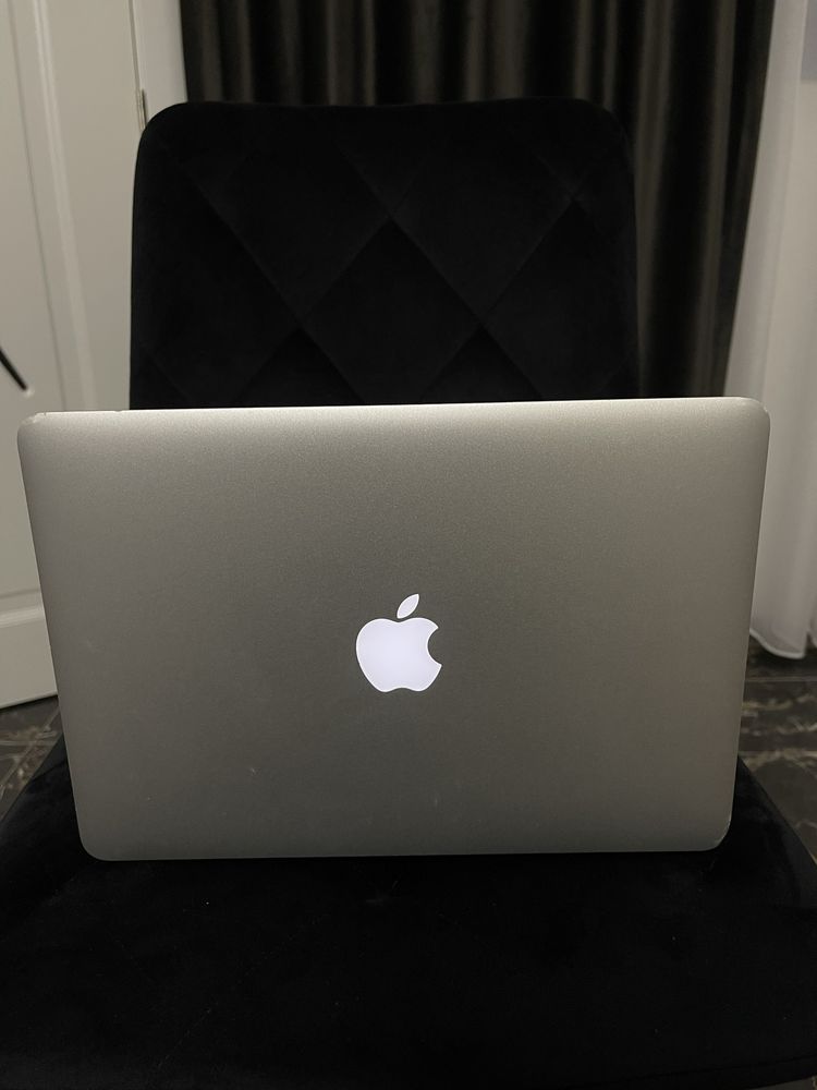 MacBook Pro 13” i7 / 16GB RAM / 256 SSD