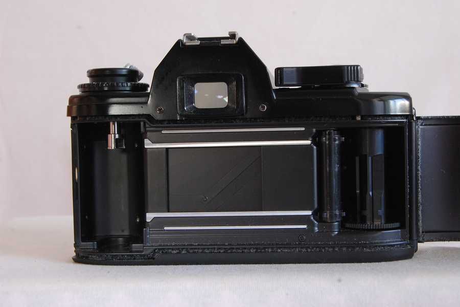 Nikon em cu obiectiv nikkor 1.8 50 E series, aparat foto slr cu film