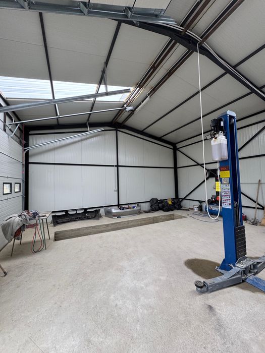Service/ spalatorie auto 7 m latime x14 m lungime x 4 m strasina acope