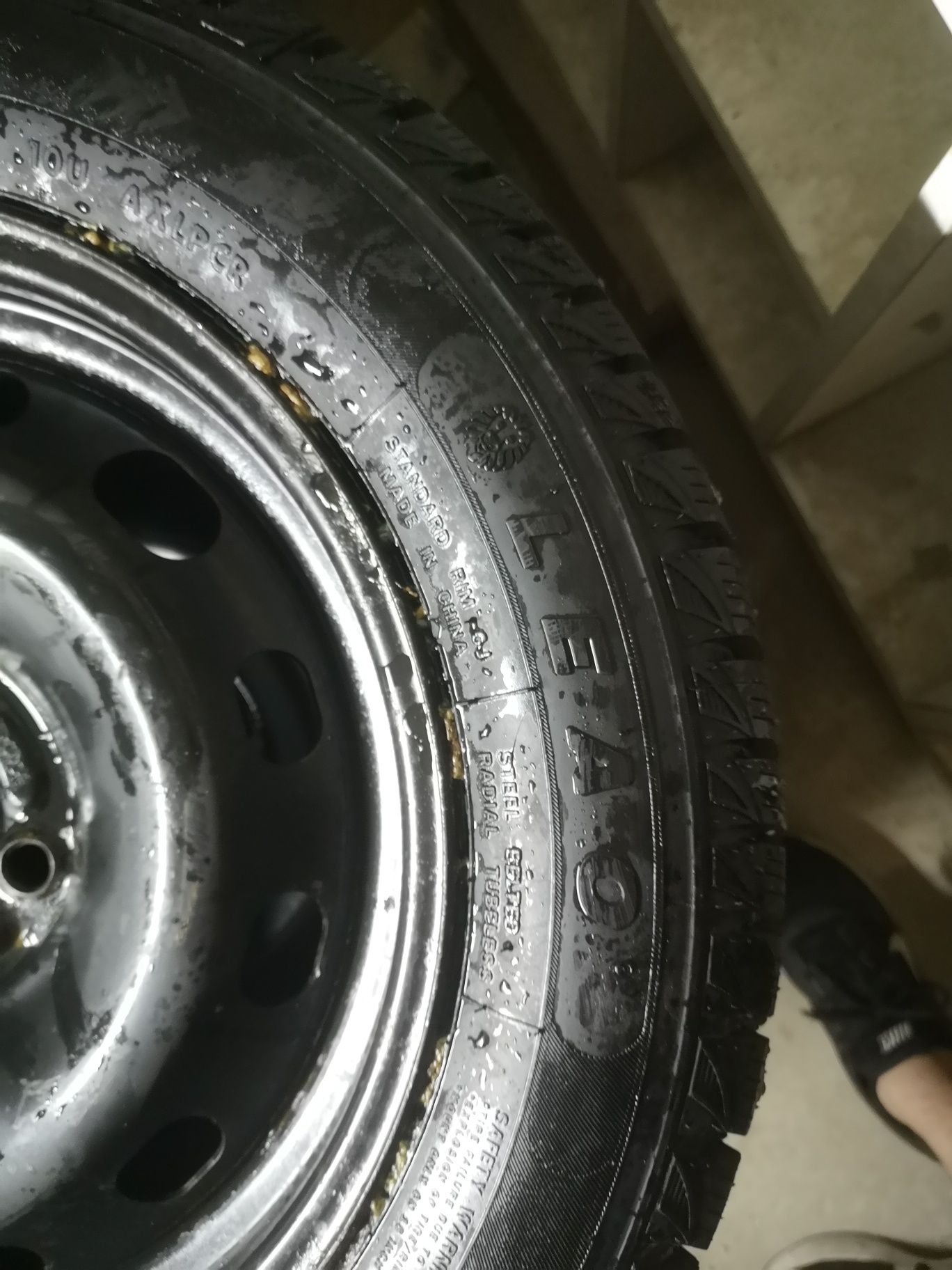 Гуми с шипове+джанти 195/60R15