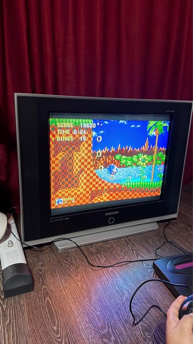 Телевизор Samsung с двумя играми