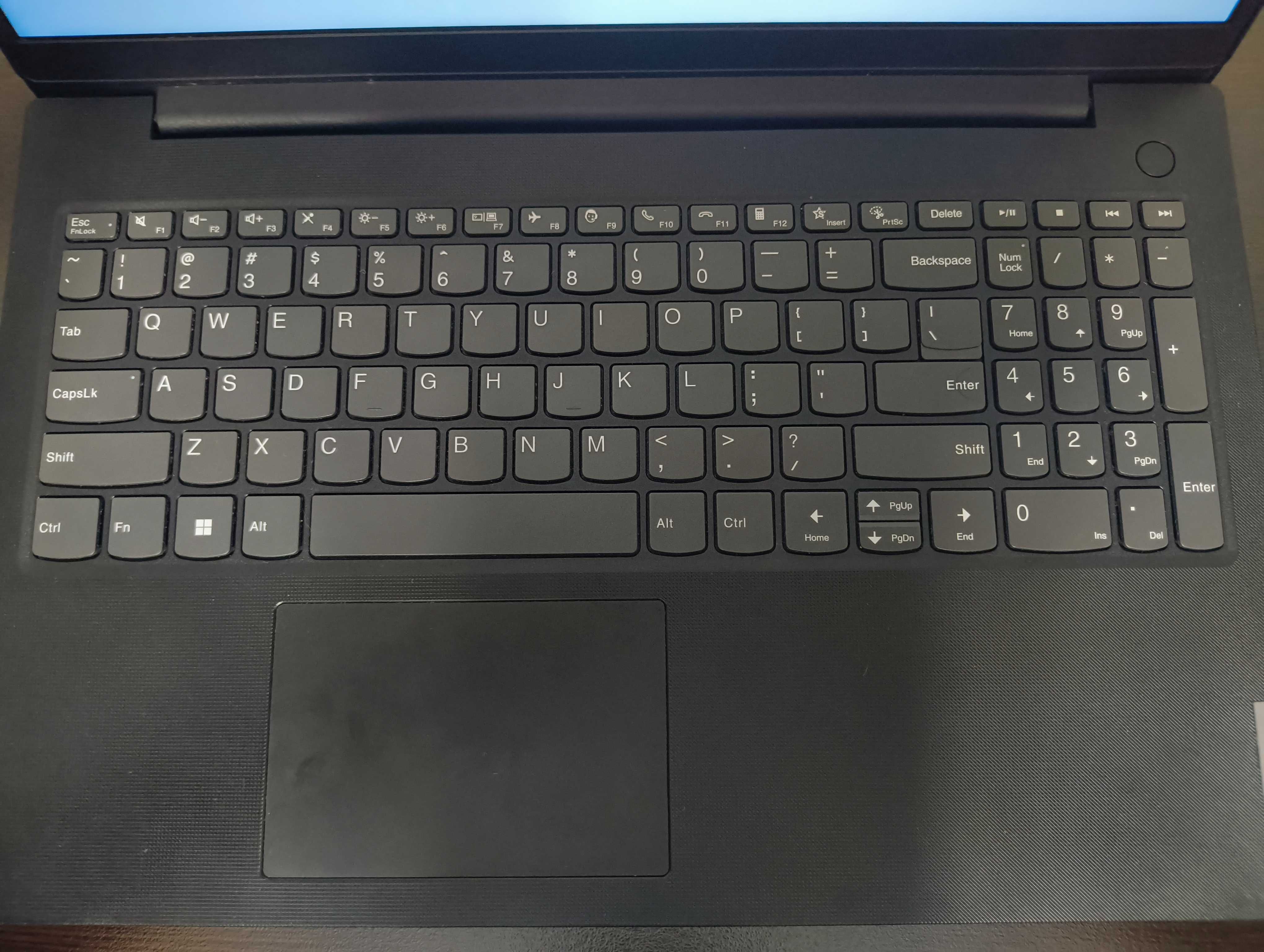Лаптоп Lenovo v15 g2 ALC
