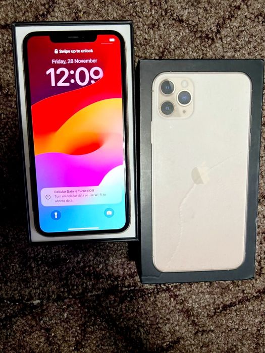 Продам iPhone 11-й про макс Золотой 256гб