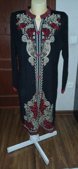 Продам платье для девушек и женщины