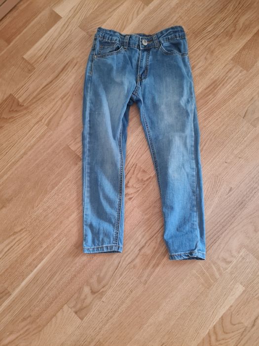 Продавам Детски дънки за 5 - 6 годишни момчета