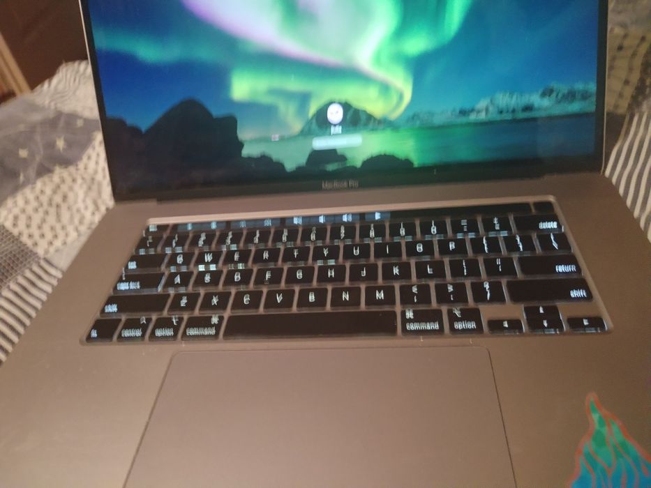 Macbook pro 2019 16" touch bar 1TB SSD