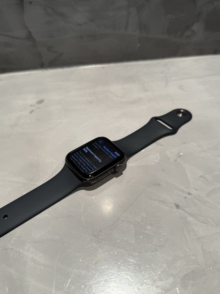95% battery! Apple Watch SE 44mm Space Gray