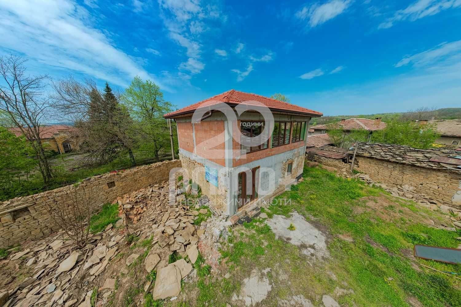 Двуетажна монолитна къща в с. Скалско