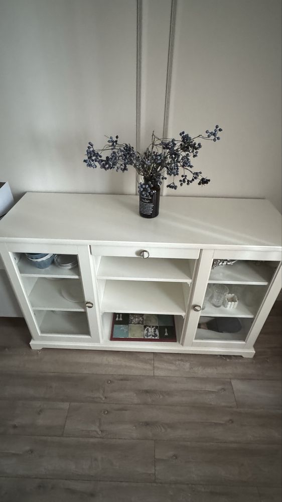 Продаю буфет IKEA Liatorp, белый, отличное состояние