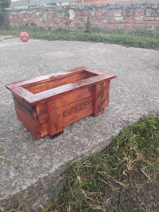 Дървени кашпи за цветя