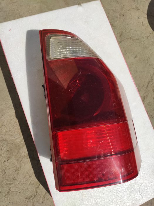 Продам задний фонарь на Mitsubishi Pajero