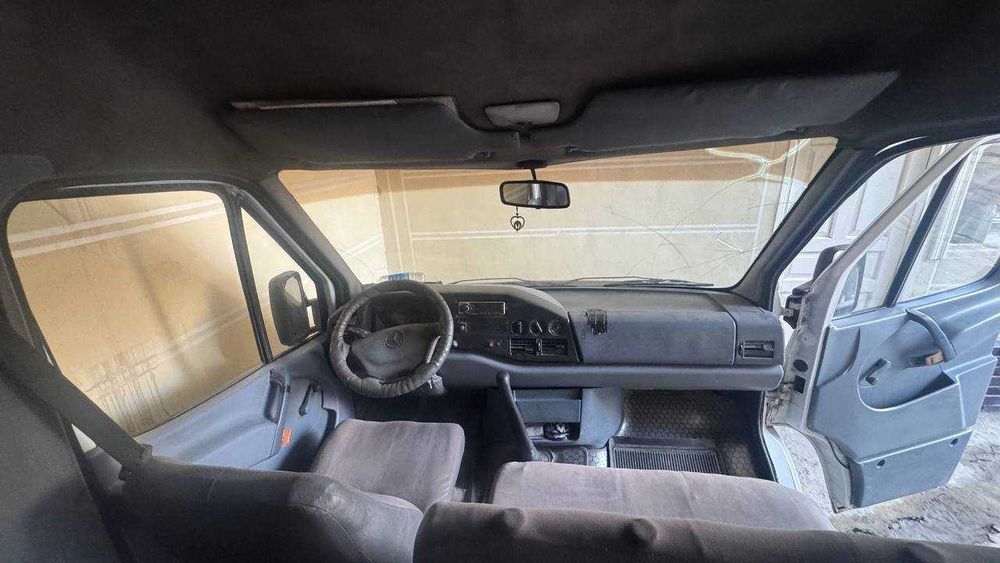 Mercedes-Benz rusumli mikroavtobus