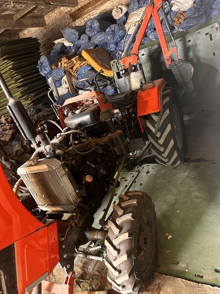 Трактор Уралец 220