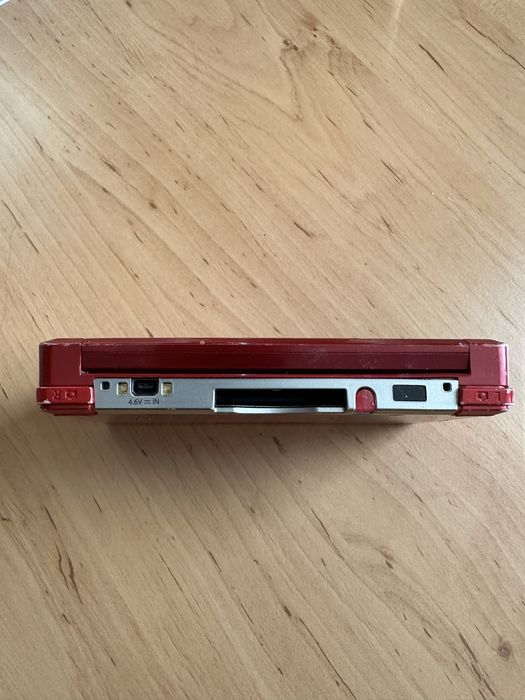 De vanzare Nintendo 3ds rosu modat, cu incarcator si husa