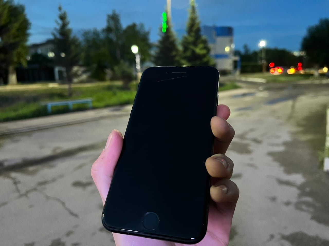 Продам iPhone SE 2020