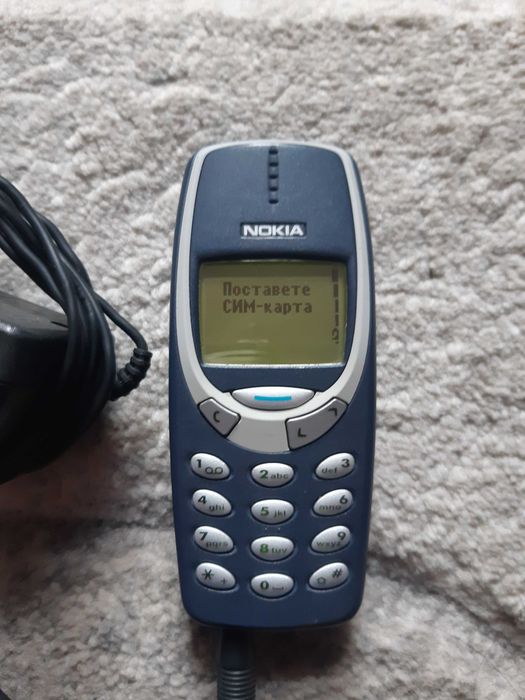 Телефон NOKIA 3310 с оригиналното си зарядно у-во