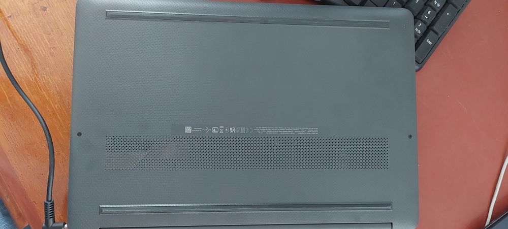 Laptop HP 15s-fq2026nq cu procesor Intel® Core™ i3-1115G4 pana la 4.10