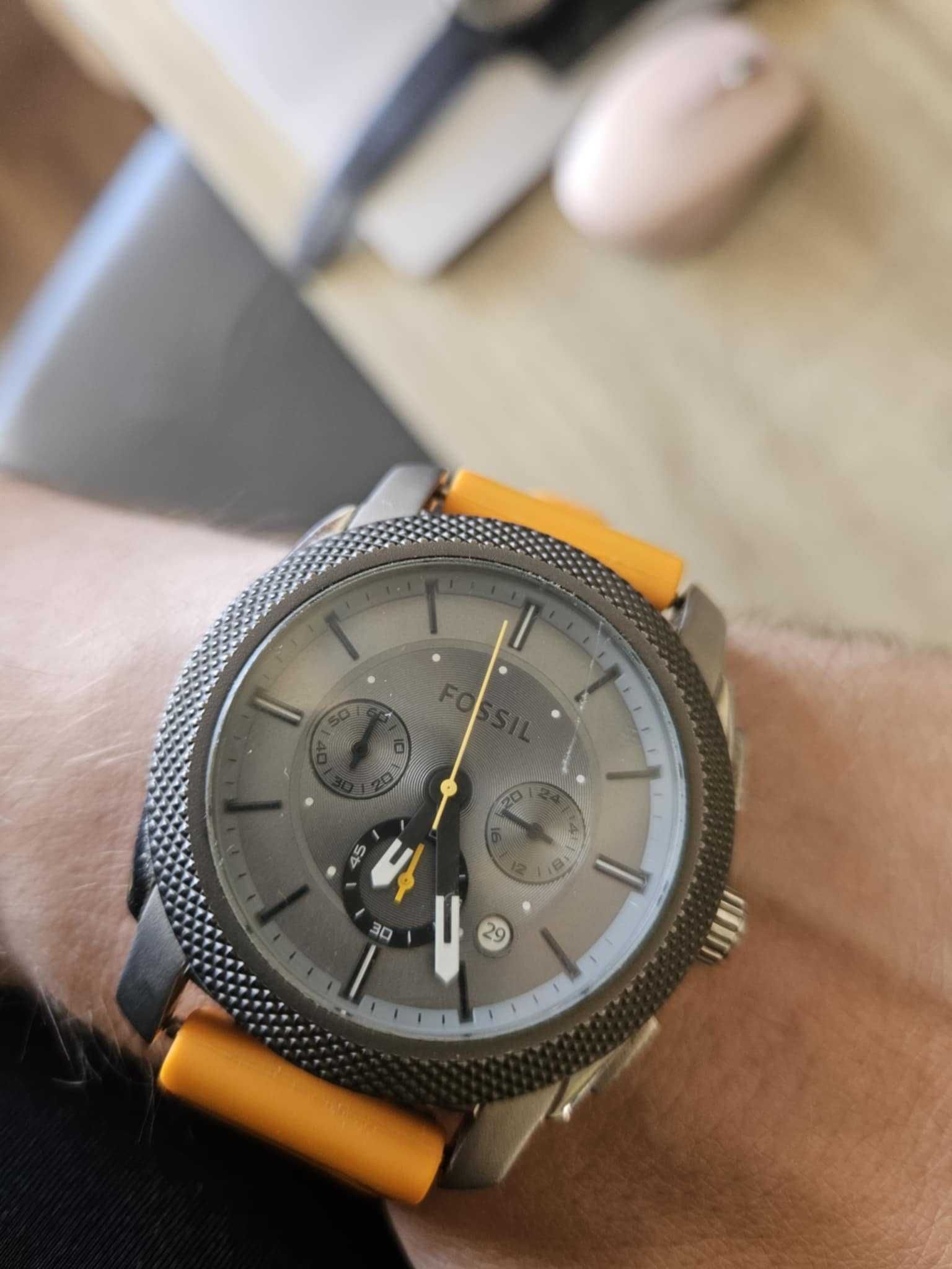 Продавам часовник Fossil