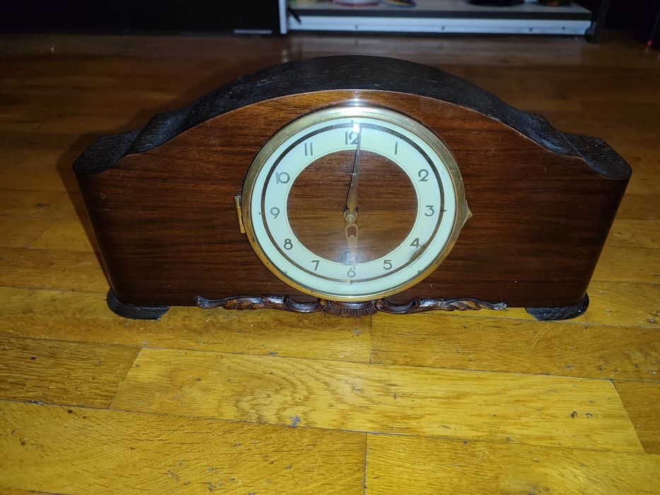 Ceas din lemn vintage