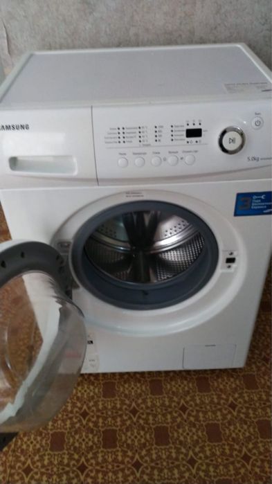 Стиральна машина Samsung не рабочим состоянии, отдам на запчасти
