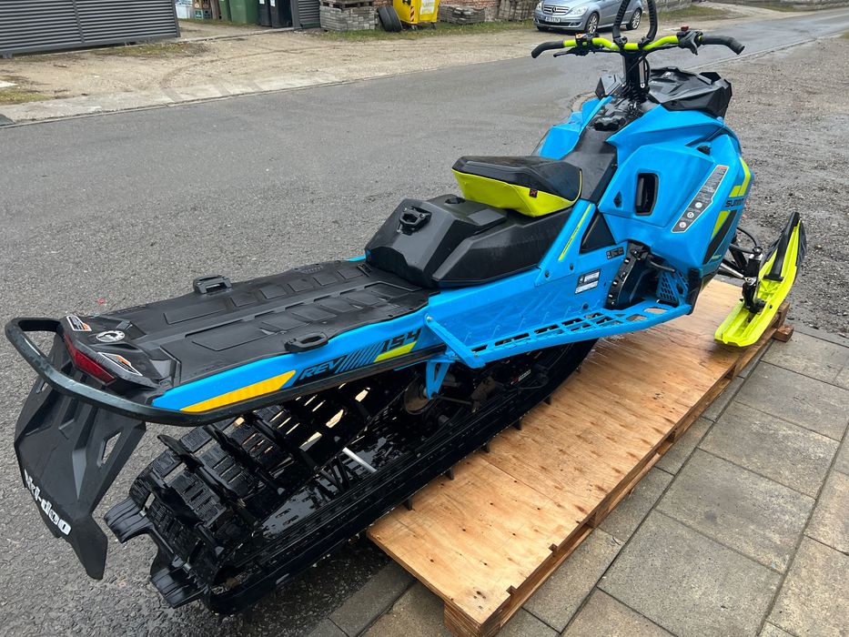 Snowmobil Ski-Doo Summit 850