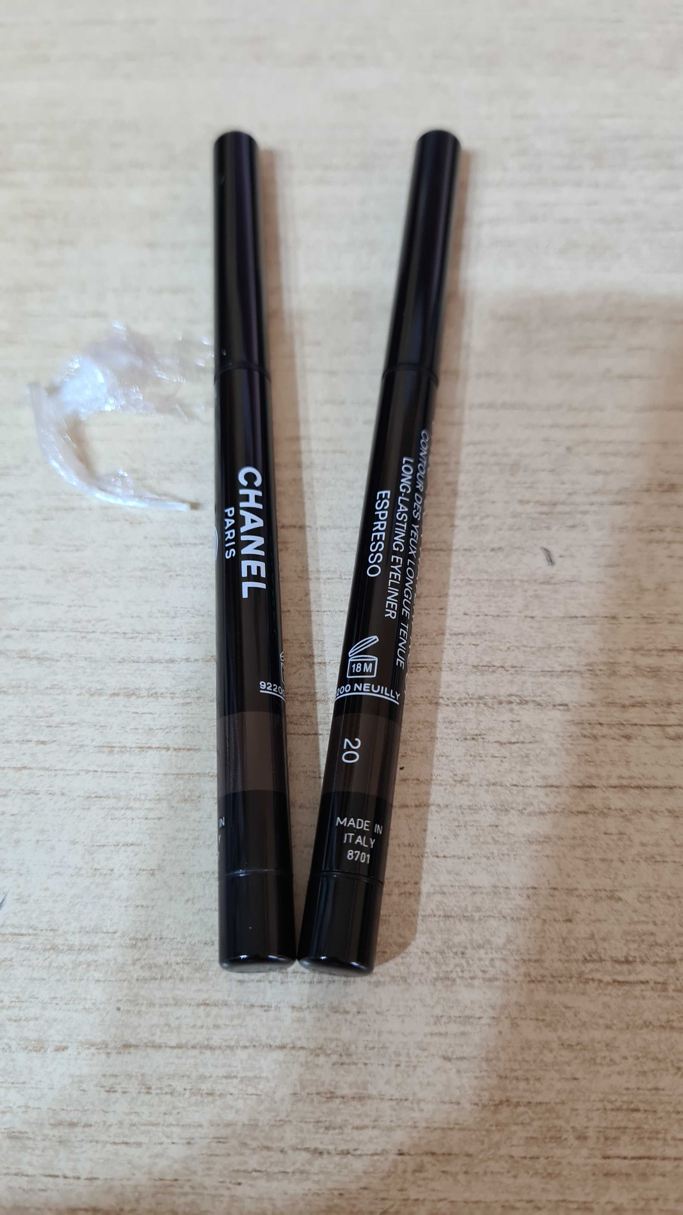 Chanel creion mecanic de ochi