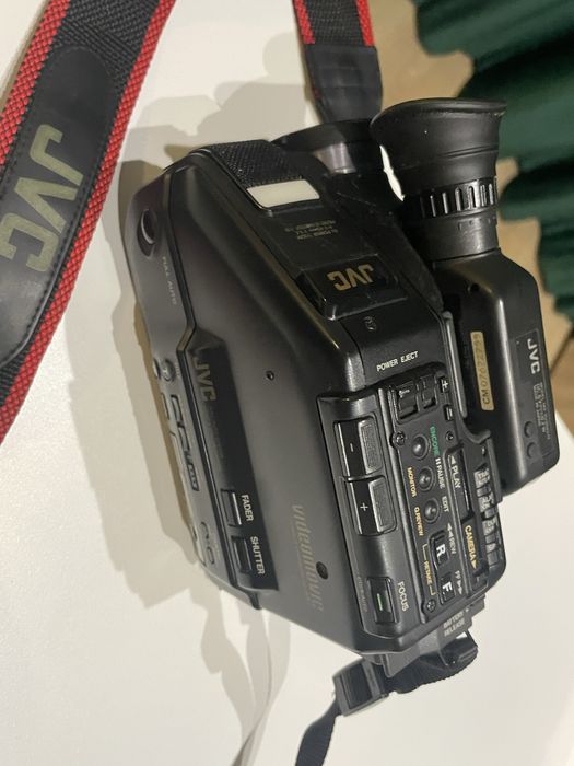 Cameră video JVC GR-AX7