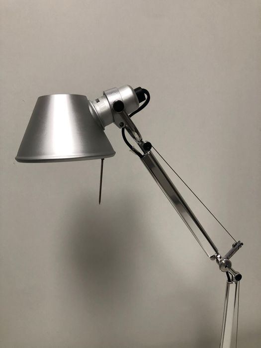 Artemide lampa masa