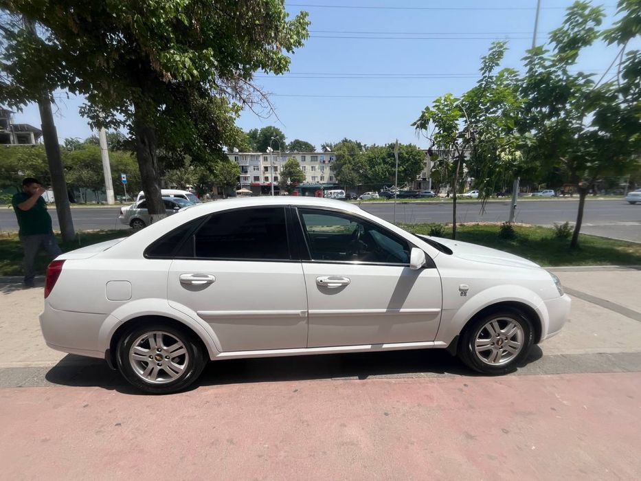 Lacetti 1,8 avtomat 2011