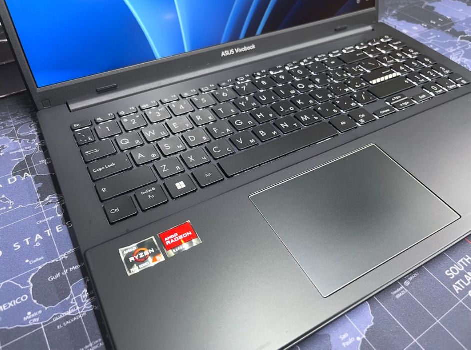 Asus Vivobook 15 - Ryzen 5-7520U/8Gb/SSD512Gb/FHD IPS