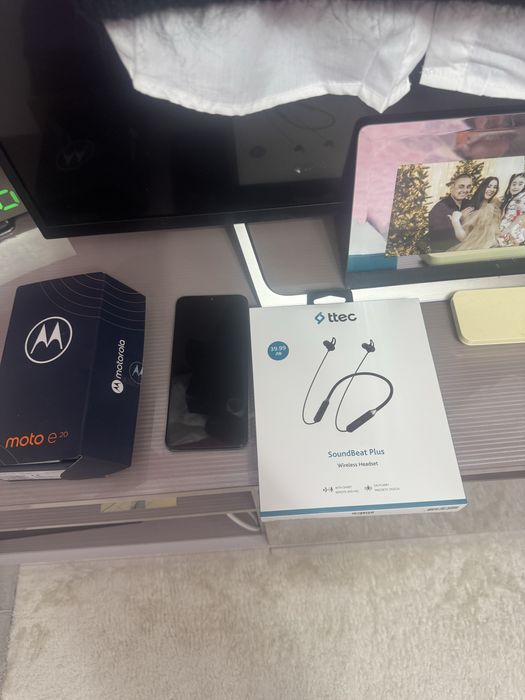 Motorola e 20        .