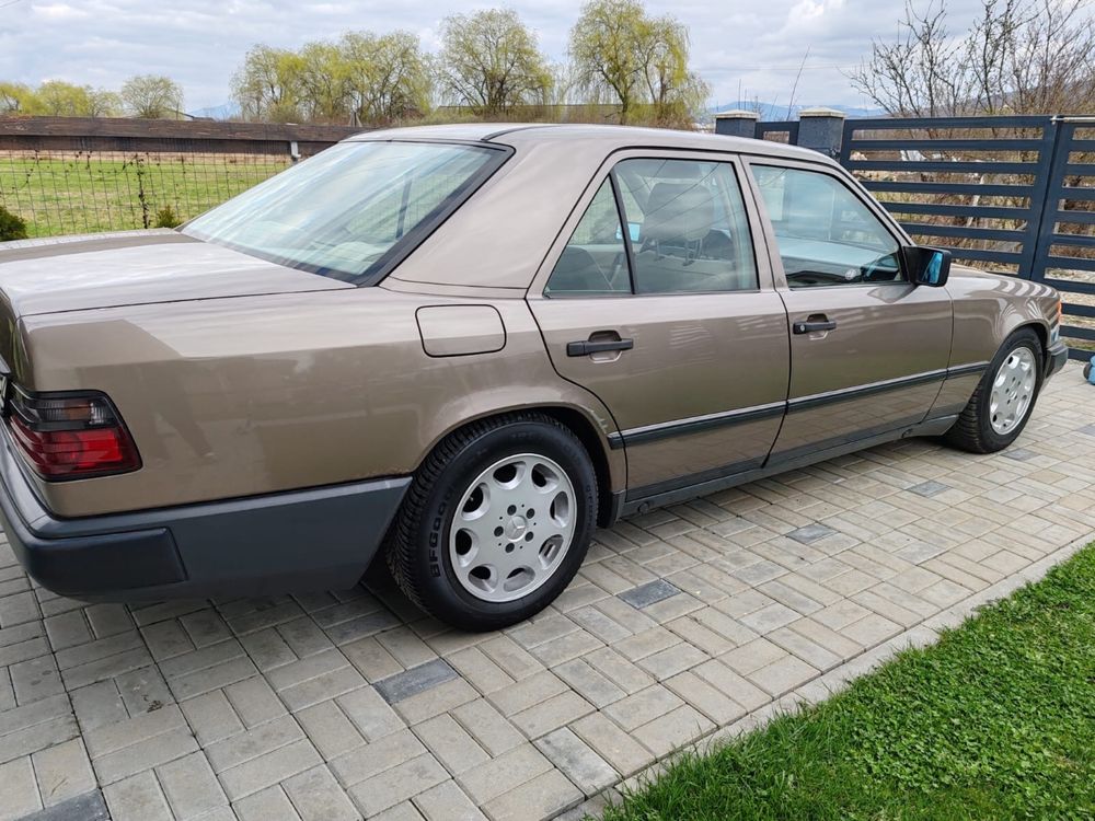 Mercedes w124  an 1987