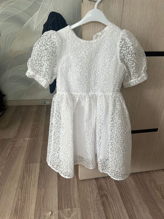 Продам платье на девочку возраст 6-7 лет белое новое
