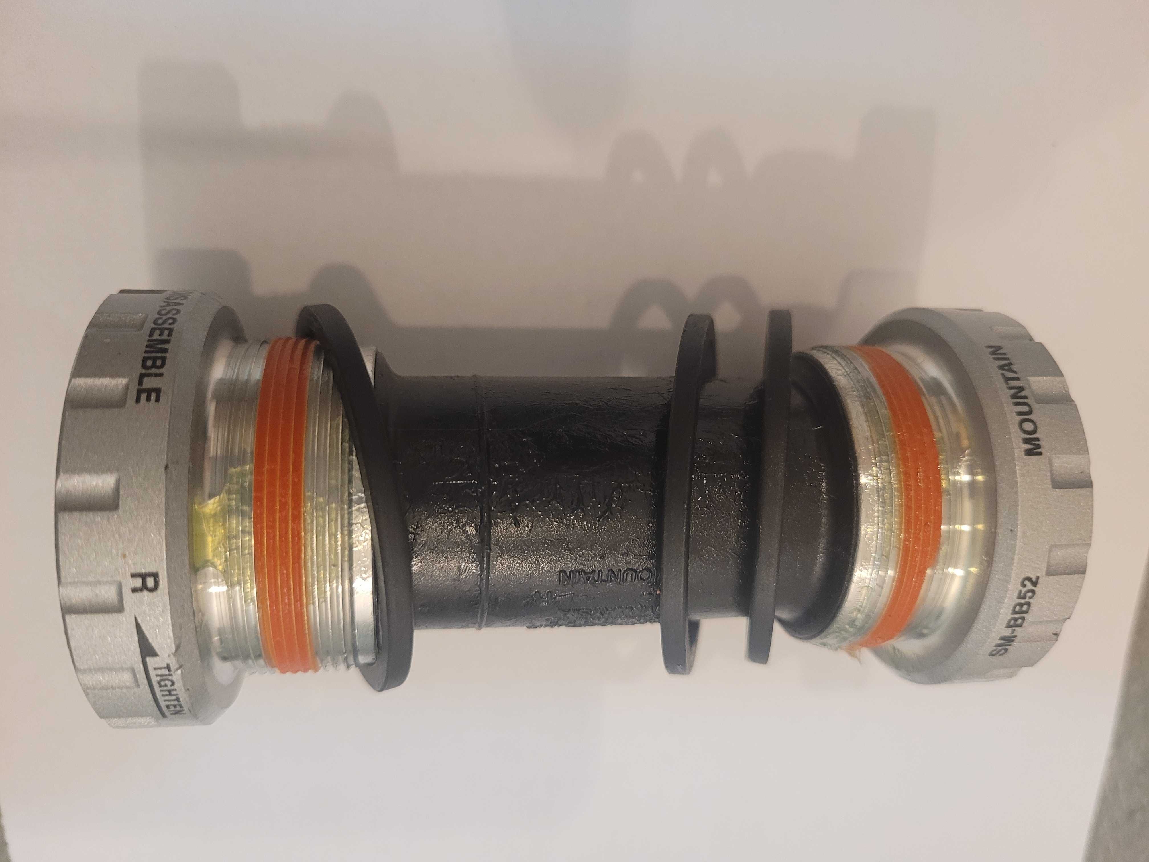 monobloc pe rulment Shimano Deore BB52 Hollowtech ll - Nou