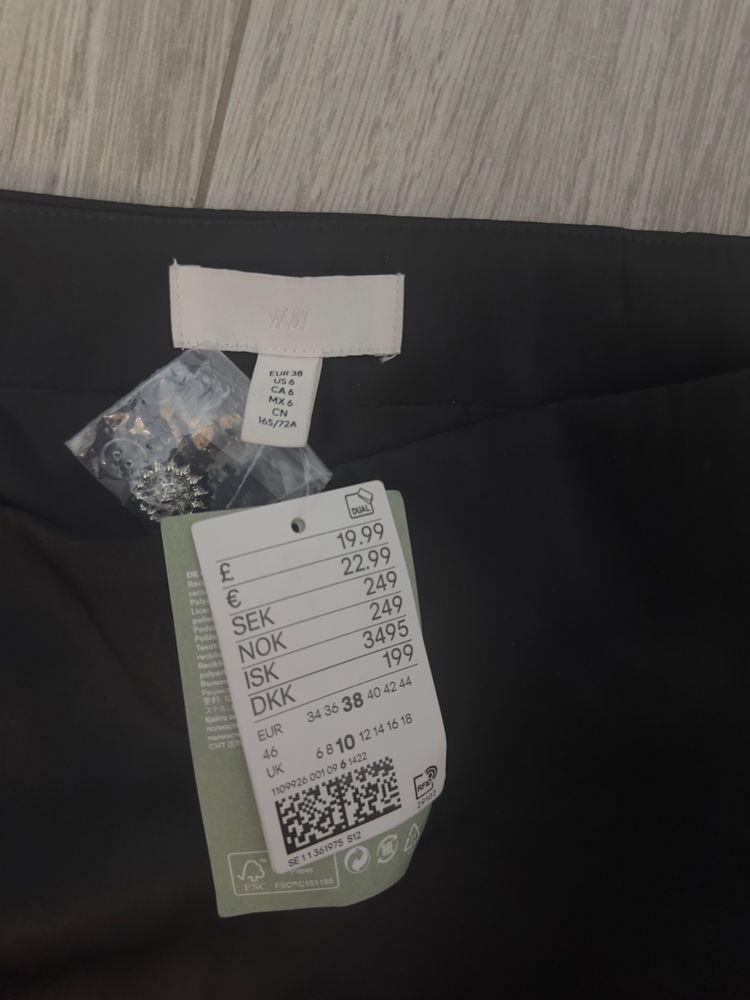 Пола H&M.
