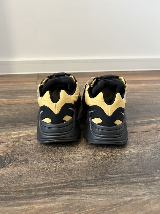 Adidas Yeezy 700 Honey Flux . Noi in cutie.36 2/3, 37 1/3, 39 1/3, 40
