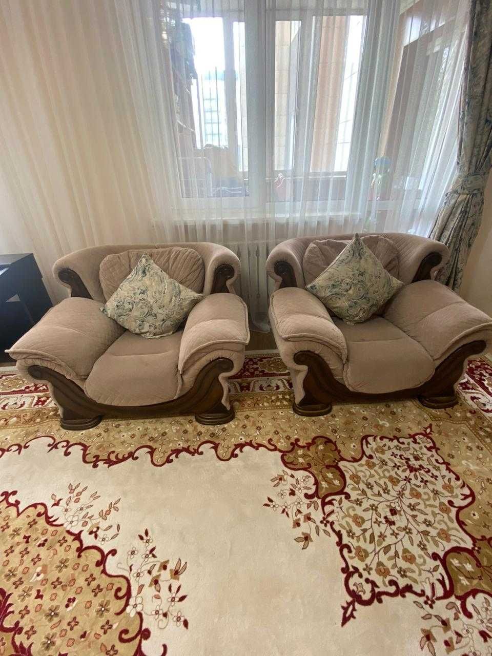 Мягкий диван с креслами