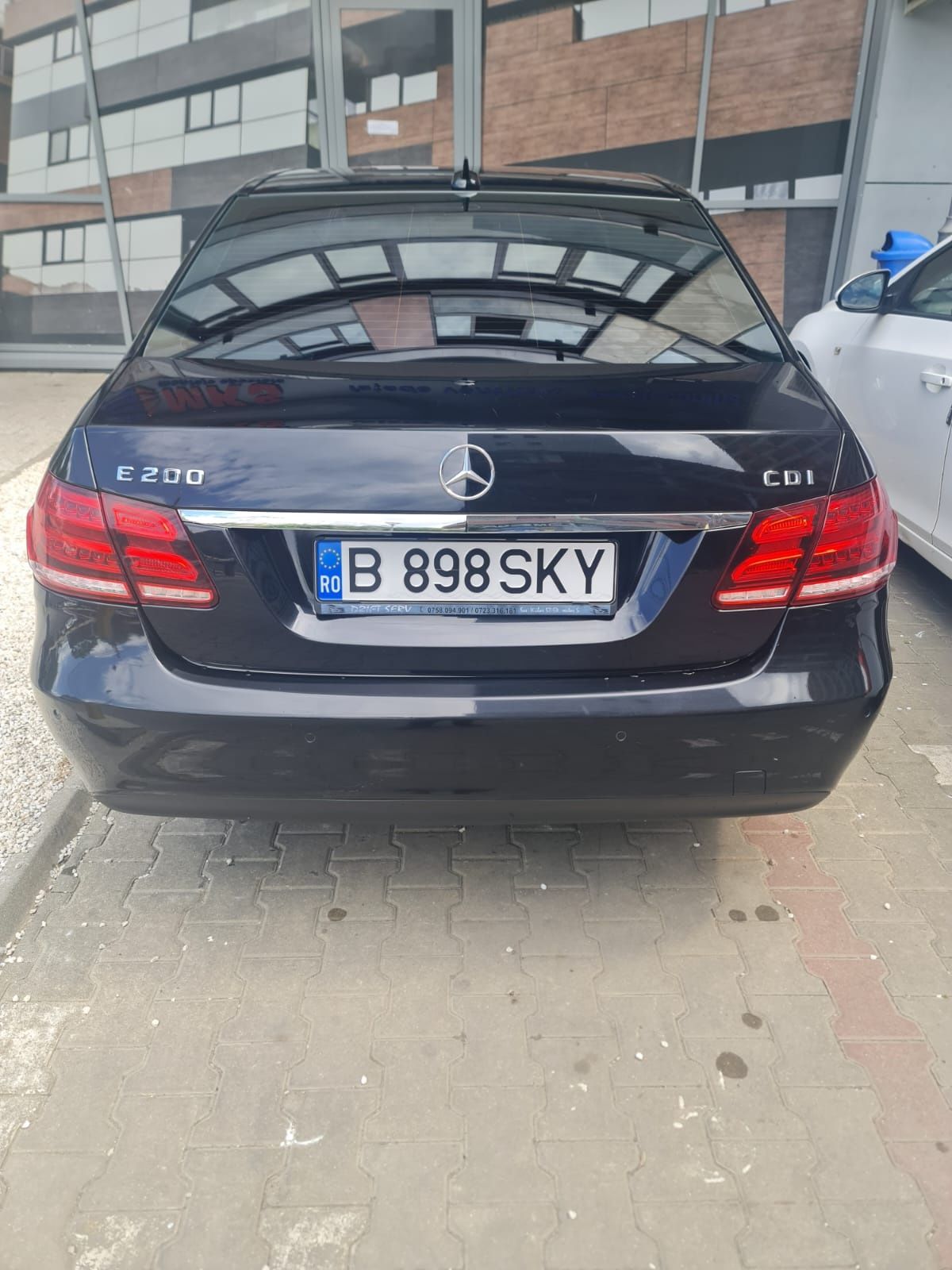 Mercedes-Benz E200